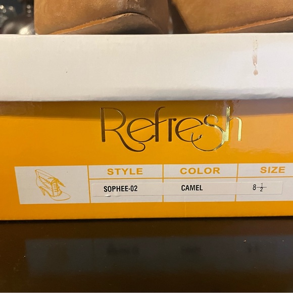 Tan cut out boot heel with laces - Picture 8 of 9